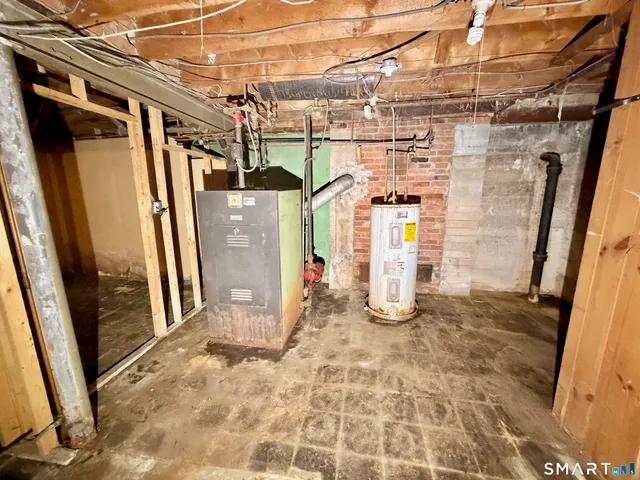 a view of a back yard