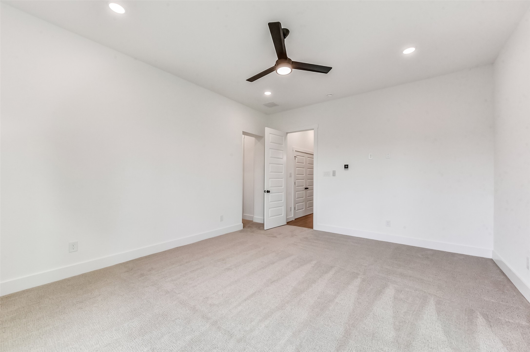 806 Fisher Street, Unit B Houston, TX 77018 - Photo 13 of 27 a view of an empty room