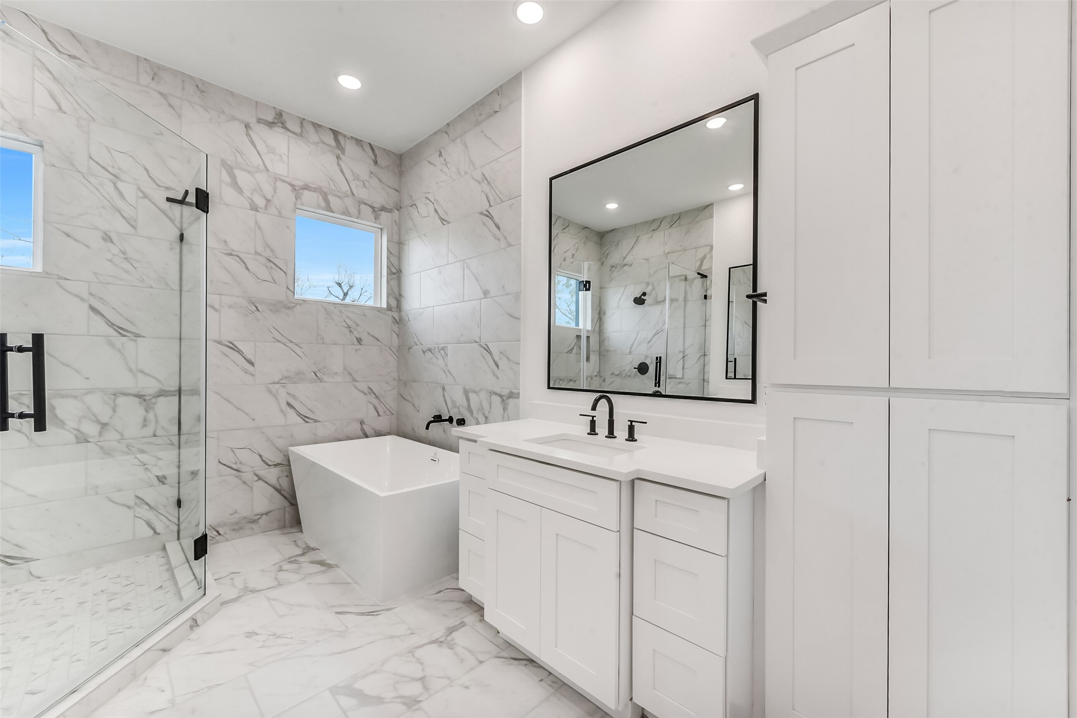 806 Fisher Street, Unit B Houston, TX 77018 - Photo 15 of 27 a bathroom with a sink toilet a mirror and shower