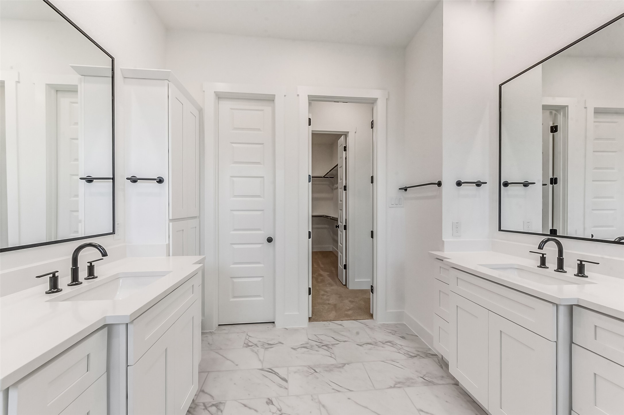 806 Fisher Street, Unit B Houston, TX 77018 - Photo 16 of 27 a bathroom with a sink and a mirror