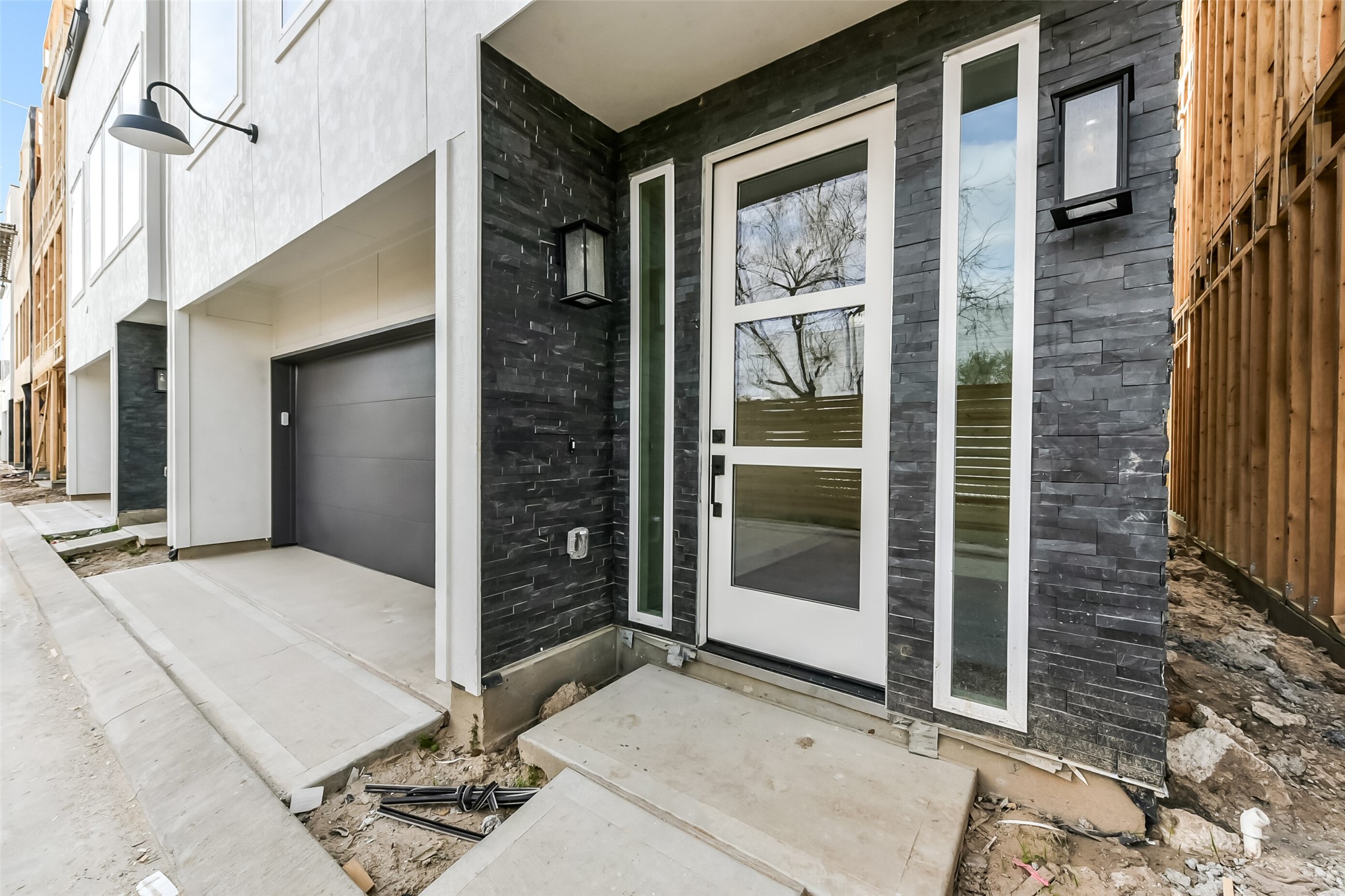 806 Fisher Street, Unit B Houston, TX 77018 - Photo 26 of 27 a view of front door of house