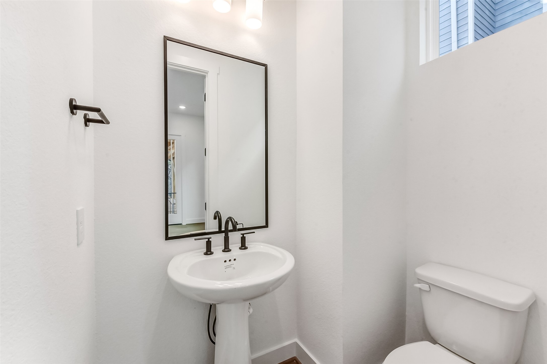 806 Fisher Street, Unit B Houston, TX 77018 - Photo 10 of 27 a bathroom with a toilet sink and mirror