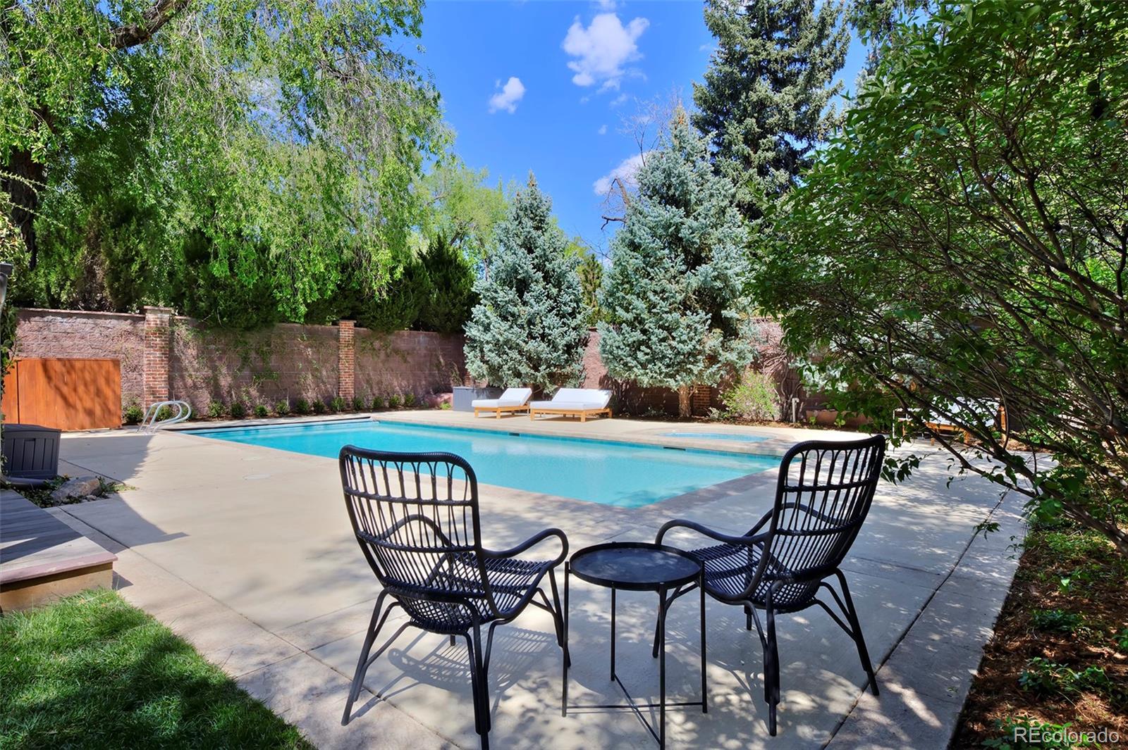 590 Race Street Denver, CO 80206 - Photo 49 of 50 a view of a chairs and table in the patio