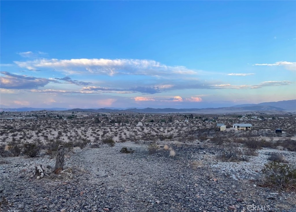 3170 Stonehill Avenue Joshua Tree, CA 92252 - Photo 7 of 11 a view of a sky