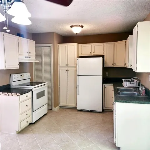 $189,900 | 17604 Montgall Drive, Belton, MO 64012