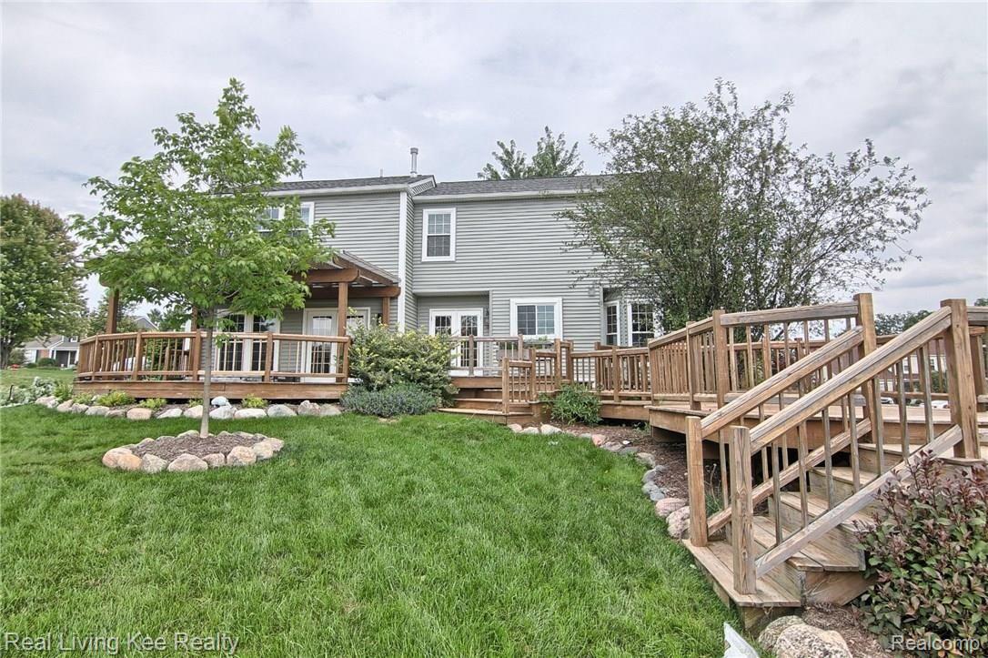 1685 Ridgecrest Rochester, MI 48306 - Photo 32 of 32 Rear.jpg
