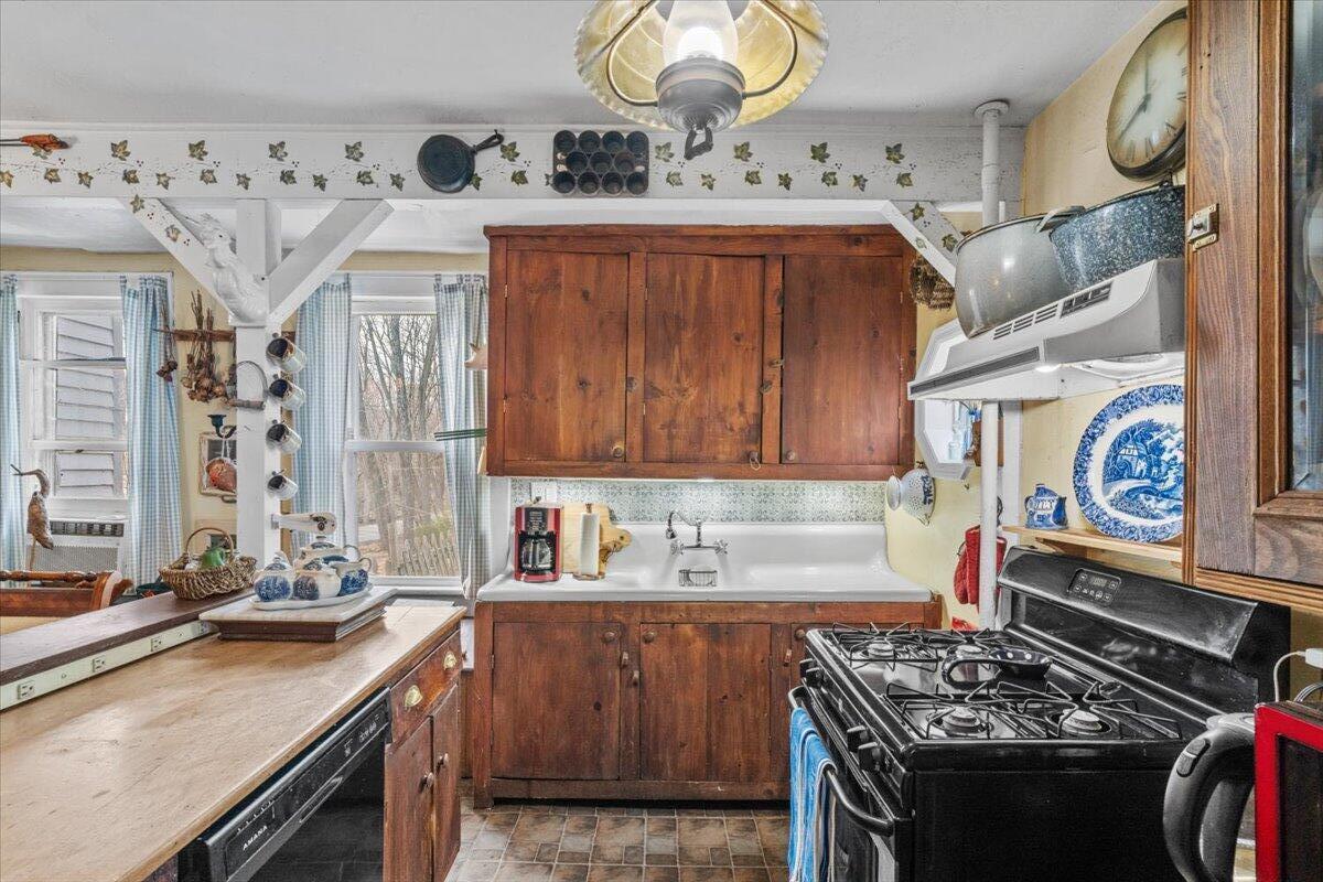 166 Alpine Lake Road Henryville, PA 18332 - Photo 22 of 52 a kitchen with a stove and a sink