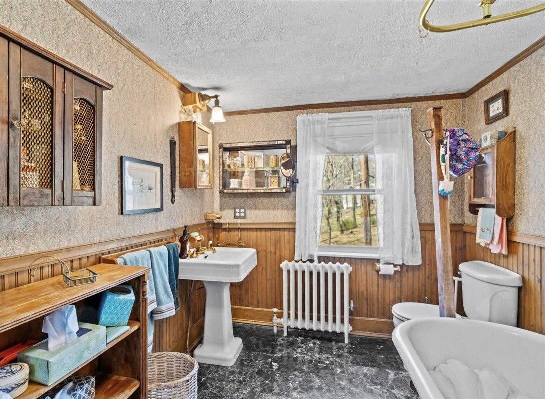 166 Alpine Lake Road Henryville, PA 18332 - Photo 36 of 52 Upstairs Bathroom