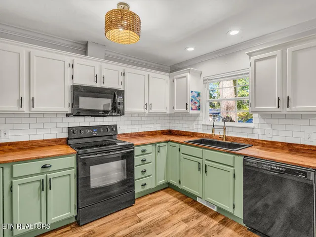 $369,900 | 170 Cedar Circle, Powell, TN 37849