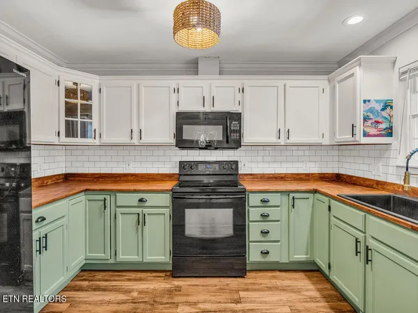 $350,000 | 170 Cedar Circle, Powell, TN 37849