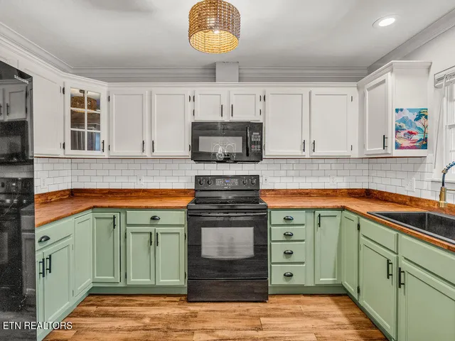 $369,900 | 170 Cedar Circle, Powell, TN 37849