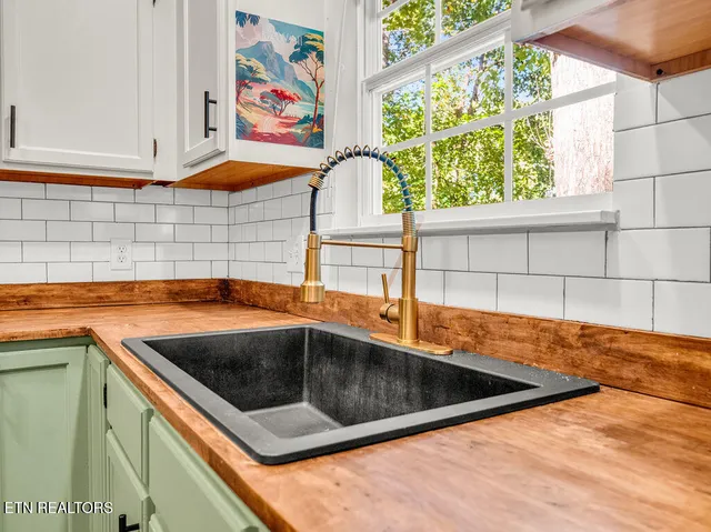 $369,900 | 170 Cedar Circle, Powell, TN 37849