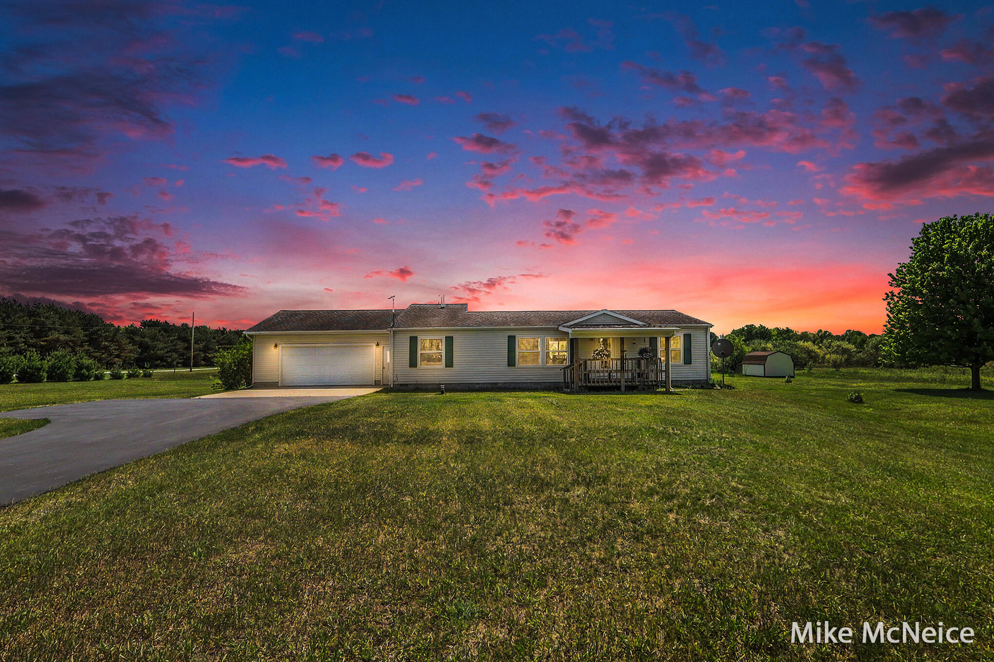 2079 West McMillan Road Muskegon, MI 49445 - Photo 2 of 36 IMG_9639.jpg-twilight