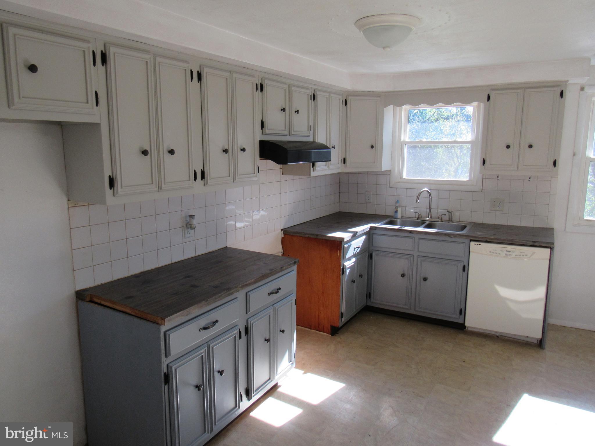 380 Butter Road York, PA 17404 - Photo 4 of 28