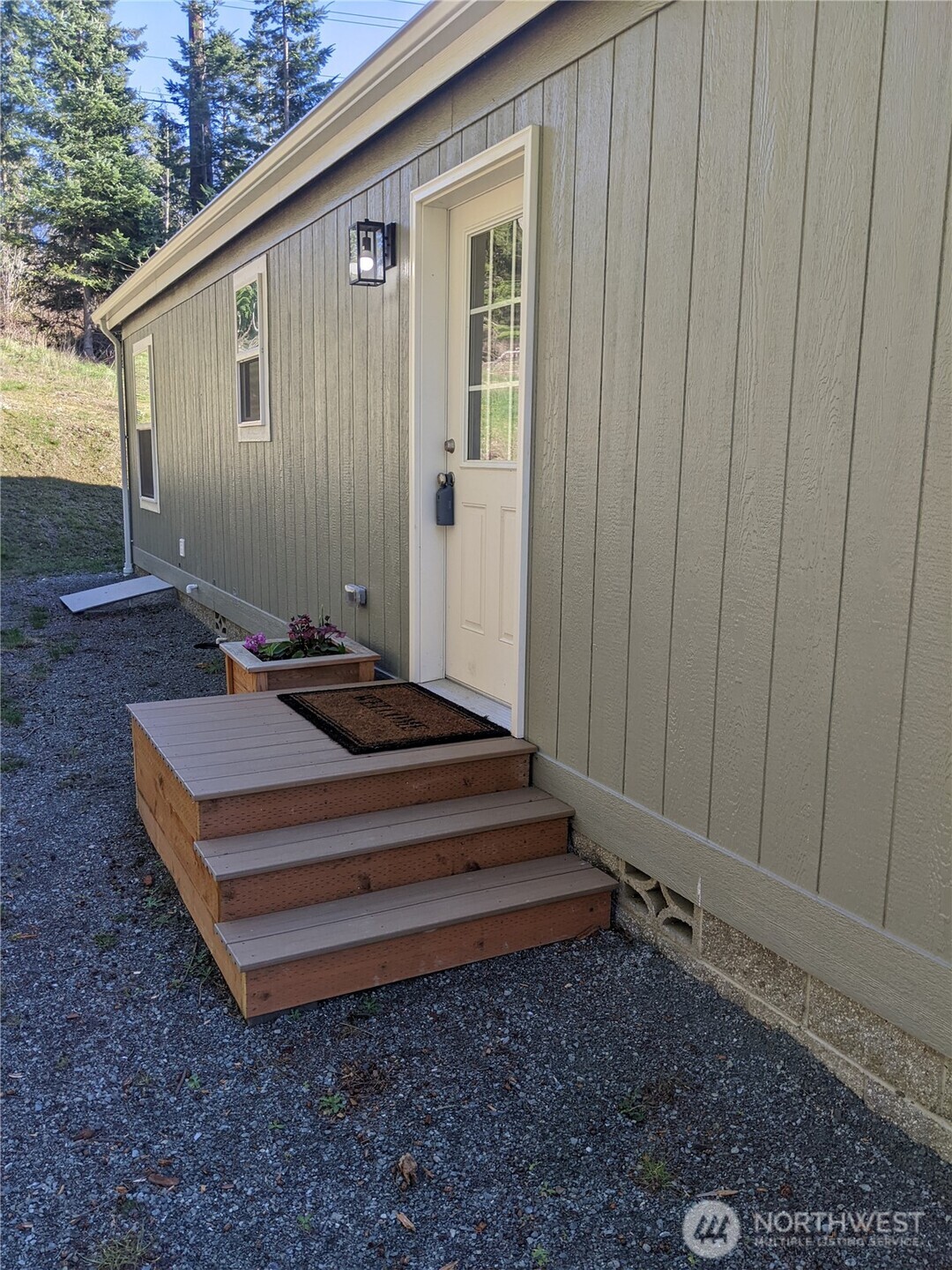 464 Sycamore Road Coupeville, WA 98239 - Photo 23 of 30 a backyard of a house