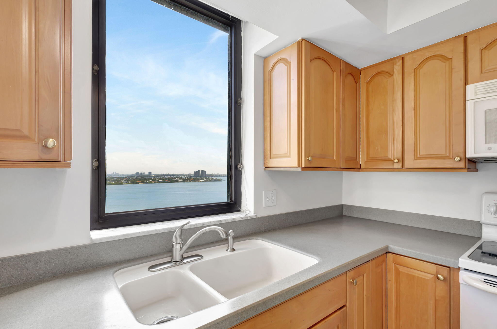 5380 North Ocean Drive, Unit 15A Singer Island, FL 33404 - Photo 28 of 105 20-web-or-mls-5D1A8217