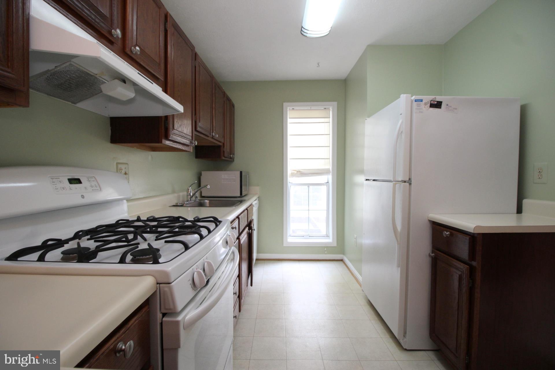 10118 Oakton Terrace Road, Unit 10118 Oakton, VA 22124 - Photo 5 of 27