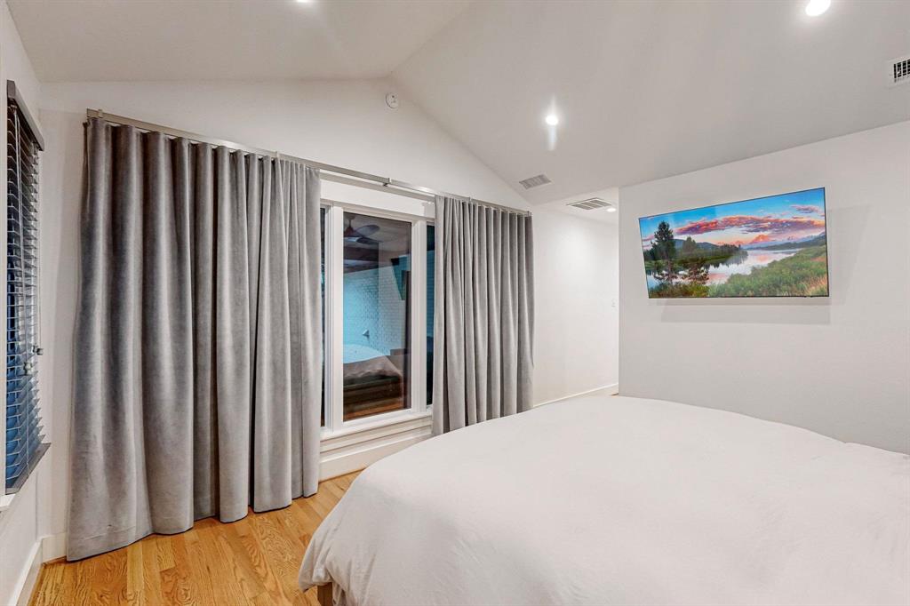 4423 Springside Lane Dallas, TX 75214 - Photo 21 of 40 a bedroom with bed and a window