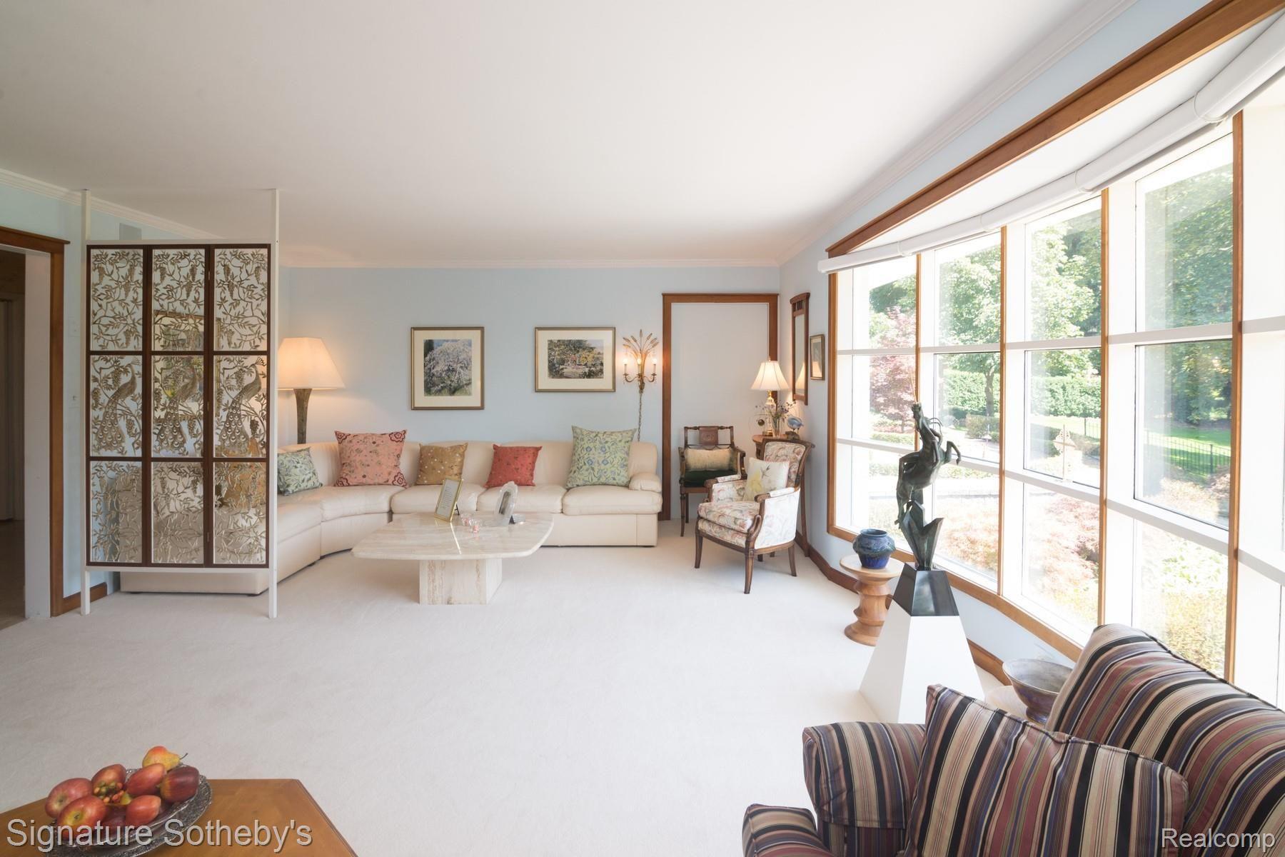 172 Chesterfield Road Bloomfield Hills, MI 48304 - Photo 3 of 98 059_67.jpg Formal living room overlooking rear yard