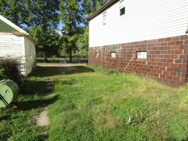 a view of backyard with garden