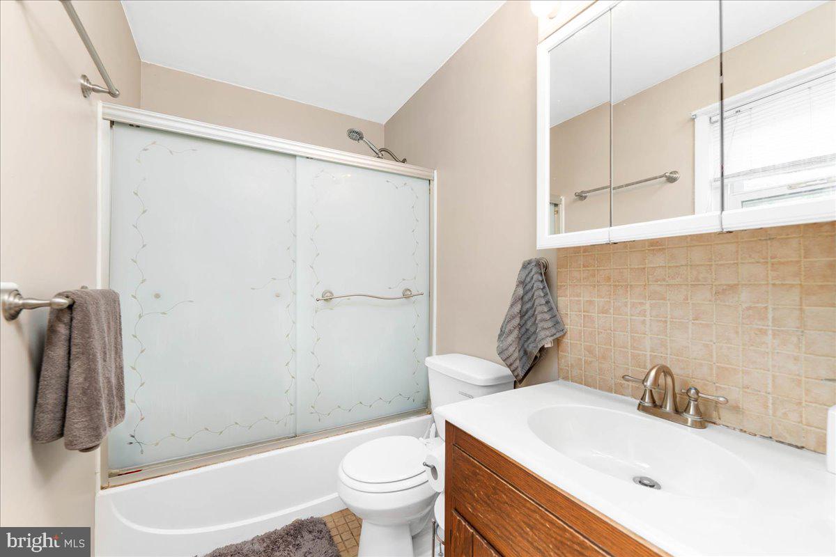 1398 North Valley Road Pottstown, PA 19464 - Photo 13 of 31 Primary Bathroom