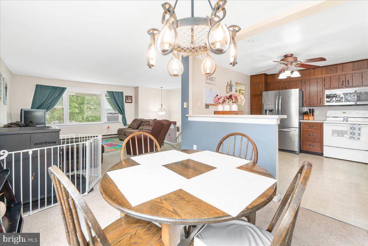 1398 North Valley Road Pottstown, PA 19464 - Photo 7 of 31 Dining Room