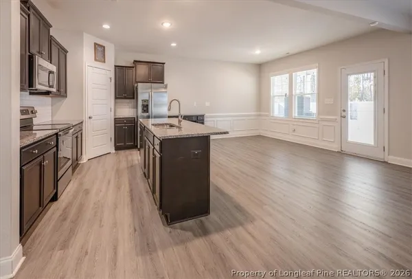 en empty room with windows and ceiling fan