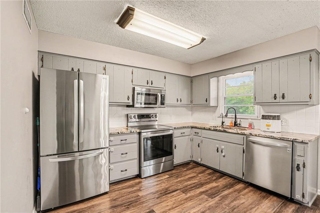 601 Mark Street Lathrop, MO 64465 - Photo 13 of 33