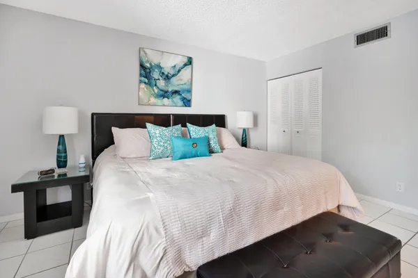 $4,300 | 1605 Highway 1, Unit V6205, Jupiter, FL 33477