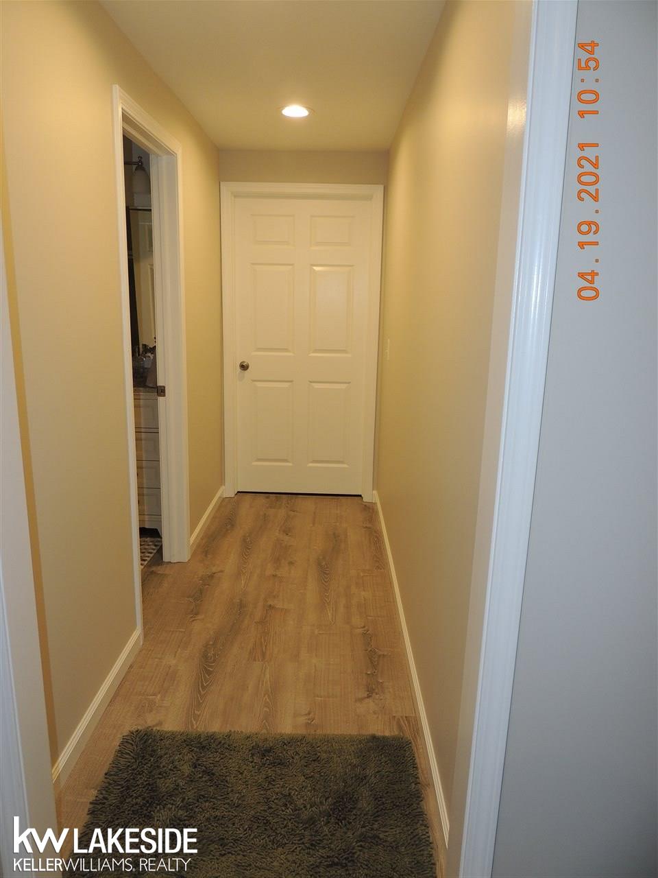 1675 Huntington Park, Unit B Rochester, MI 48309 - Photo 33 of 42 50039251-32.JPG