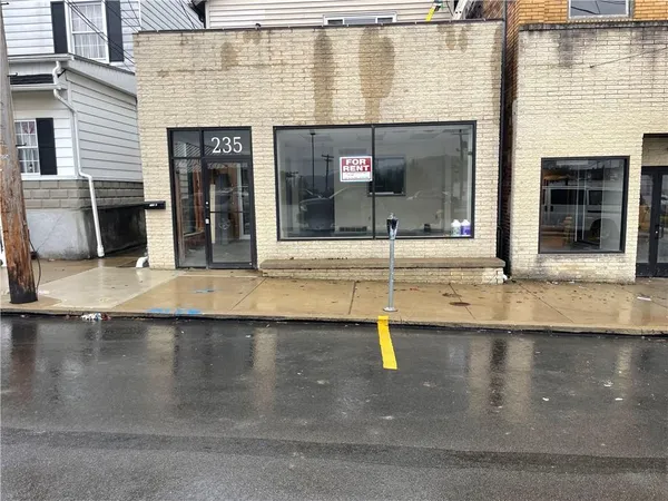 $1,100 | 235 Longfellow Street, Vandergrift, PA 15690