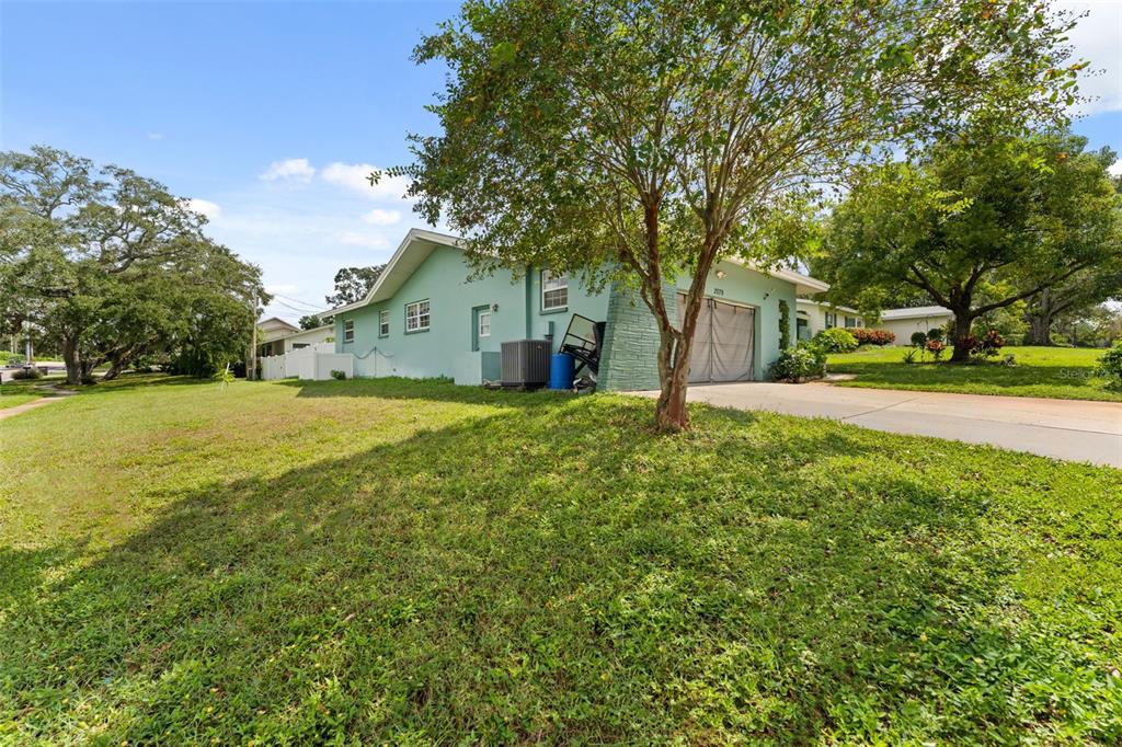 2079 Brendla Road Clearwater, FL 33755 - Photo 31 of 37 Side of home