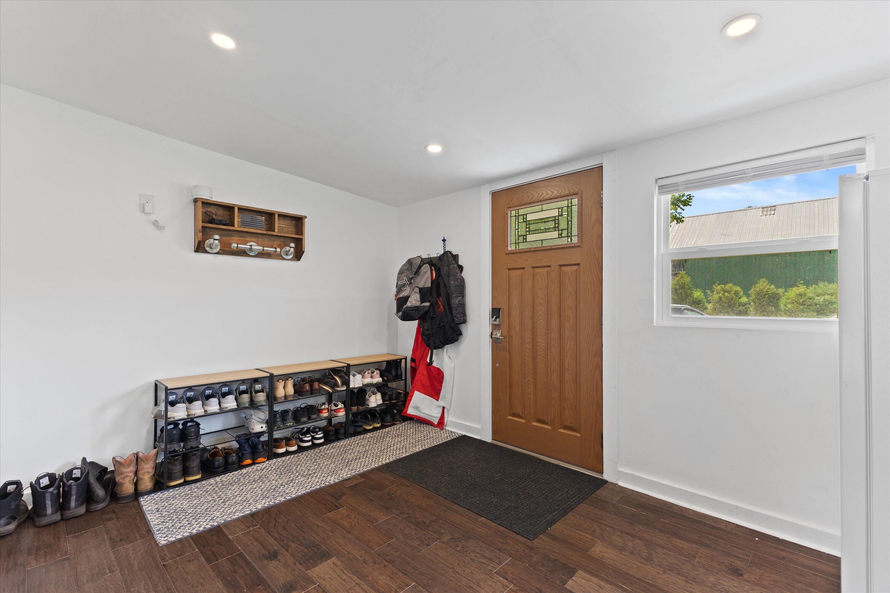 W244N4501 Swan Road Pewaukee, WI 53072 - Photo 17 of 43 Mudroom