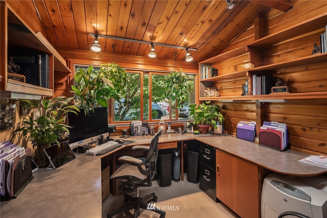 14461 Tiger Mountain Road Southeast Issaquah, WA 98027 - Photo 11 of 40 Gallery Image 11
