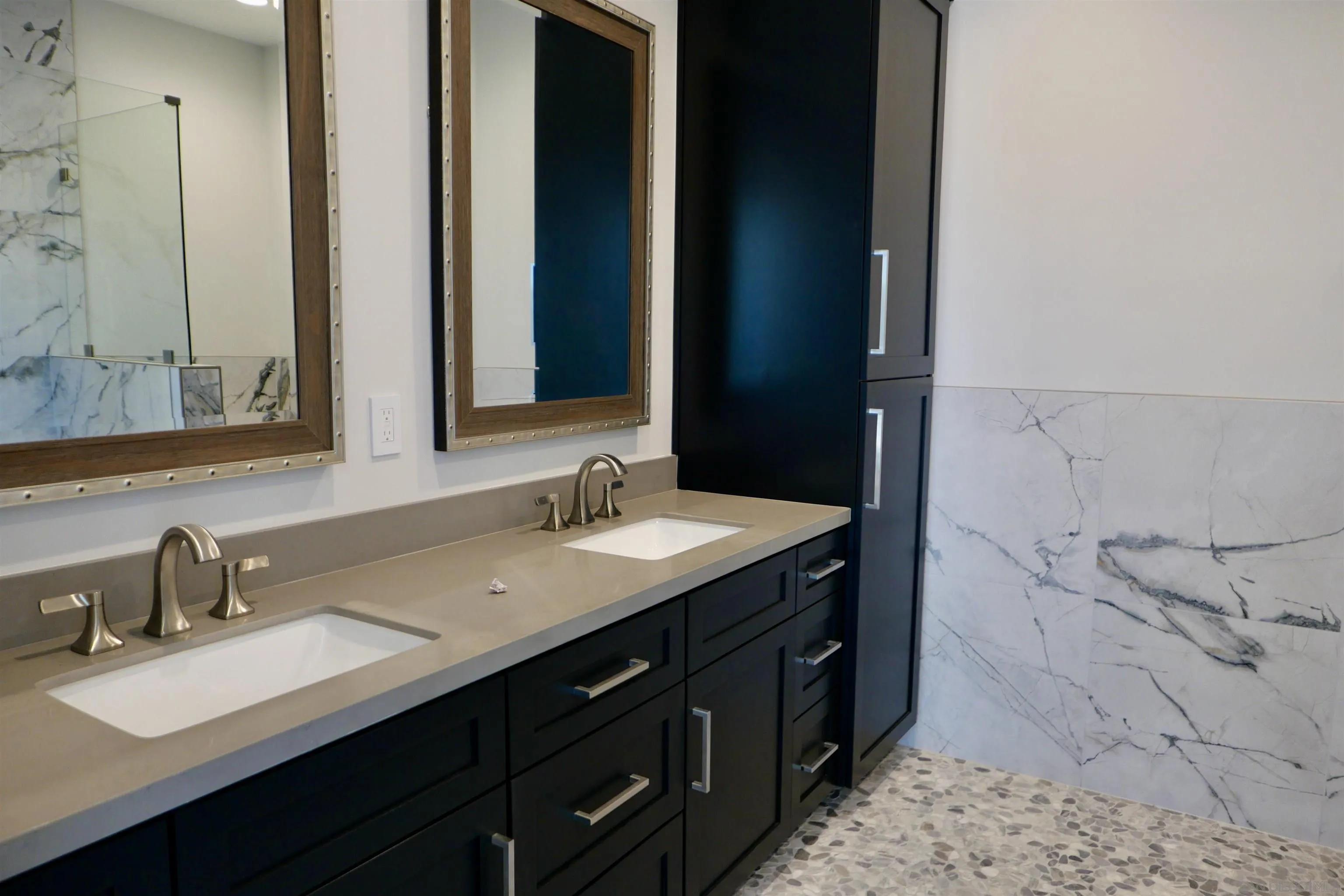 1776 Cable Street San Diego, CA 92107 - Photo 15 of 26 a bathroom with a double vanity sink a mirror and a bathtub
