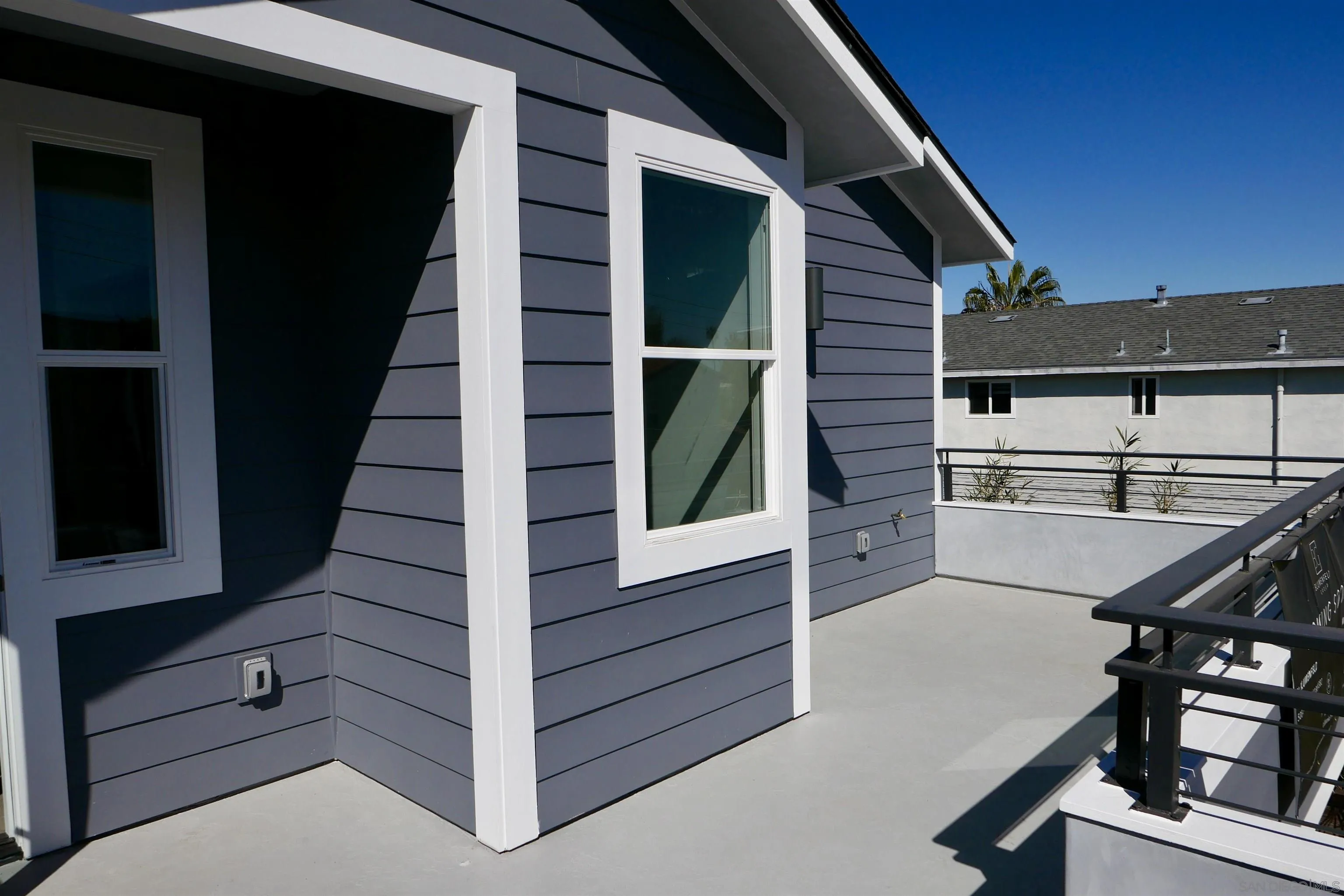 1776 Cable Street San Diego, CA 92107 - Photo 19 of 26 a view of entryway and hall