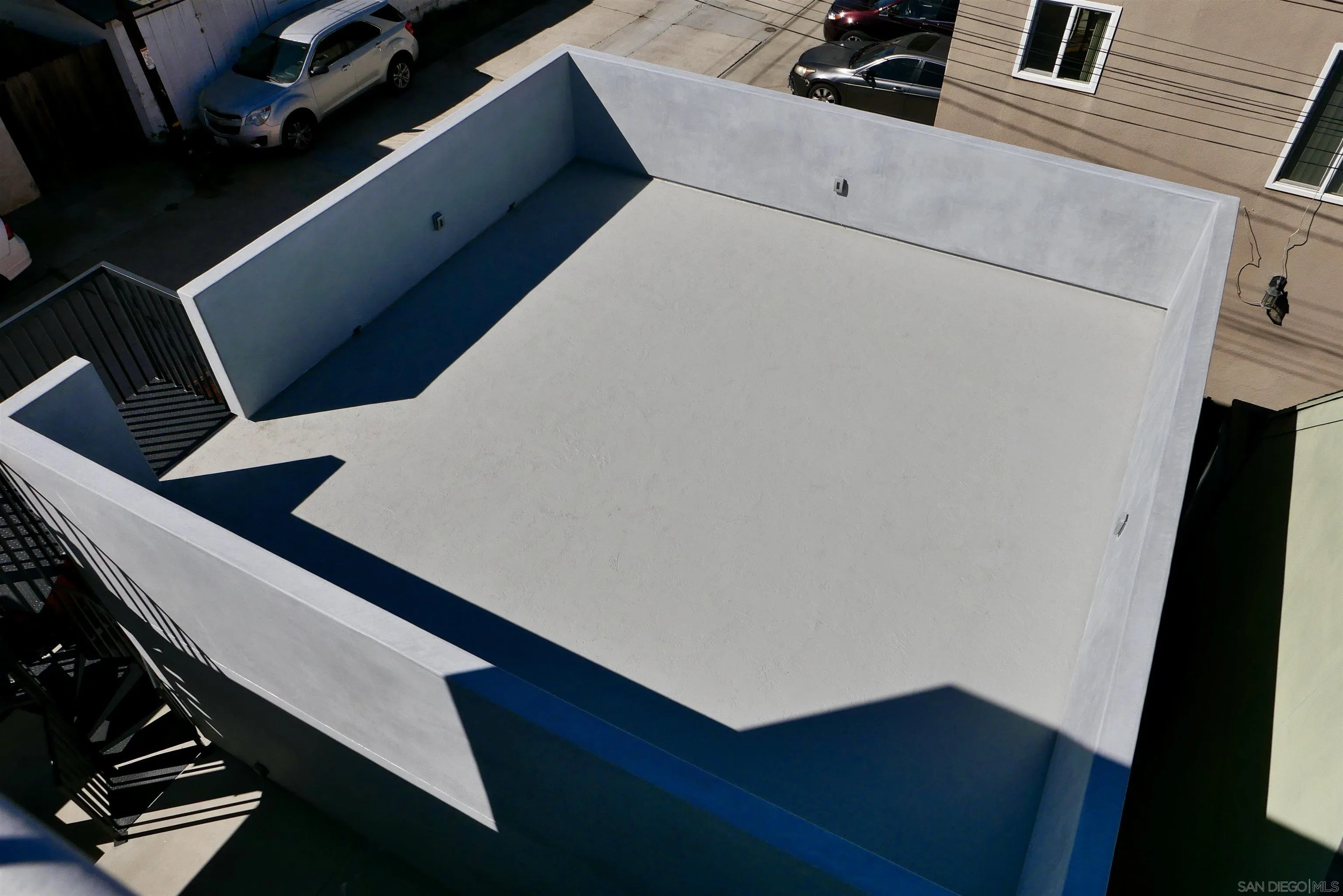 1776 Cable Street San Diego, CA 92107 - Photo 24 of 26 a view of an entryway with workspace