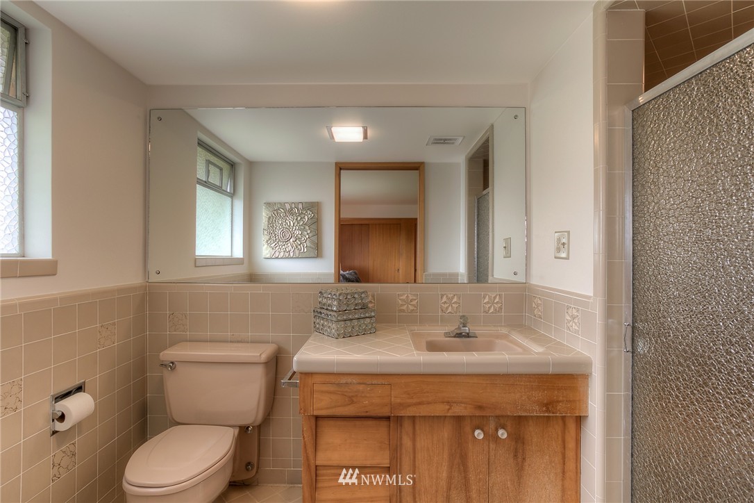 8600 Fauntlee Crest Southwest Seattle, WA 98136 - Photo 15 of 25