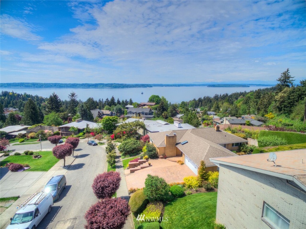 8600 Fauntlee Crest Southwest Seattle, WA 98136 - Photo 3 of 25
