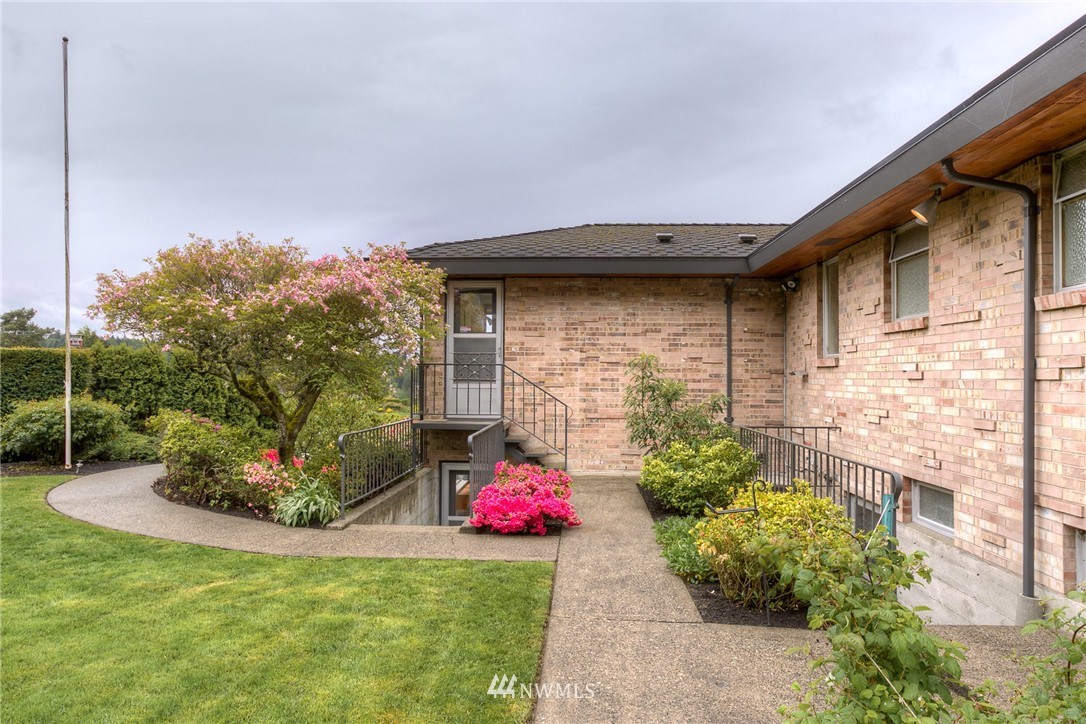 8600 Fauntlee Crest Southwest Seattle, WA 98136 - Photo 23 of 25
