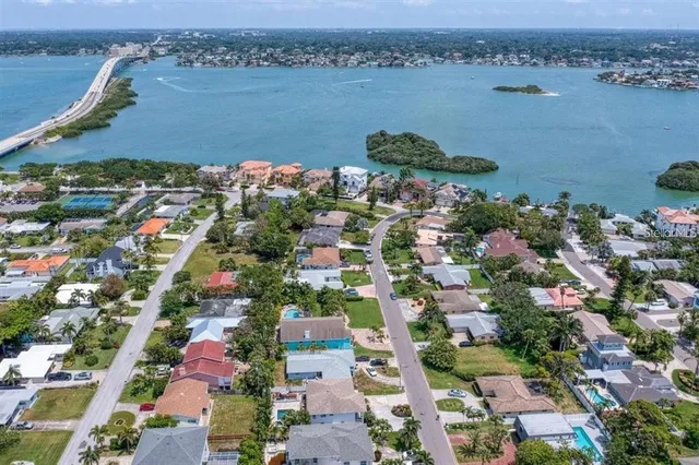 $4,400 | 101 8th Street, Belleair Beach, FL 33786