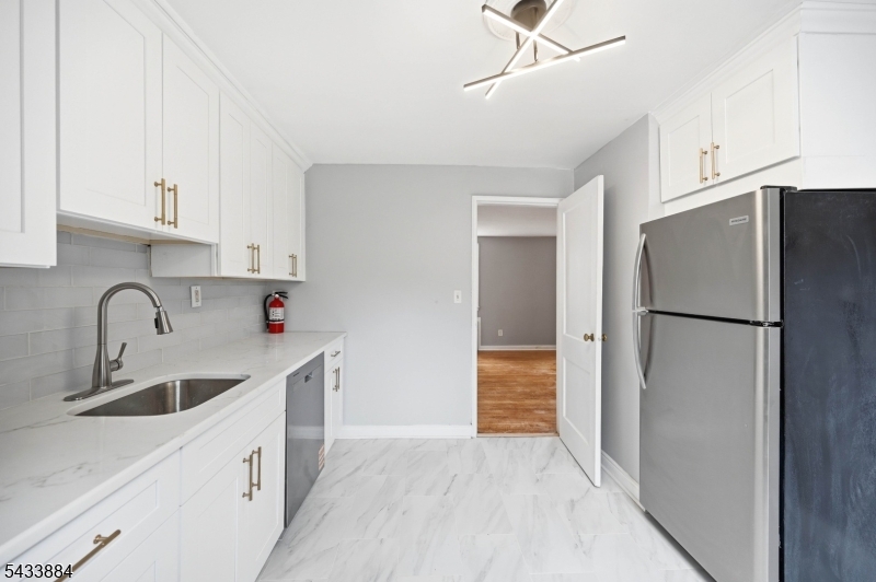 445 Morris Avenue Springfield, NJ 07081 - Photo 14 of 17