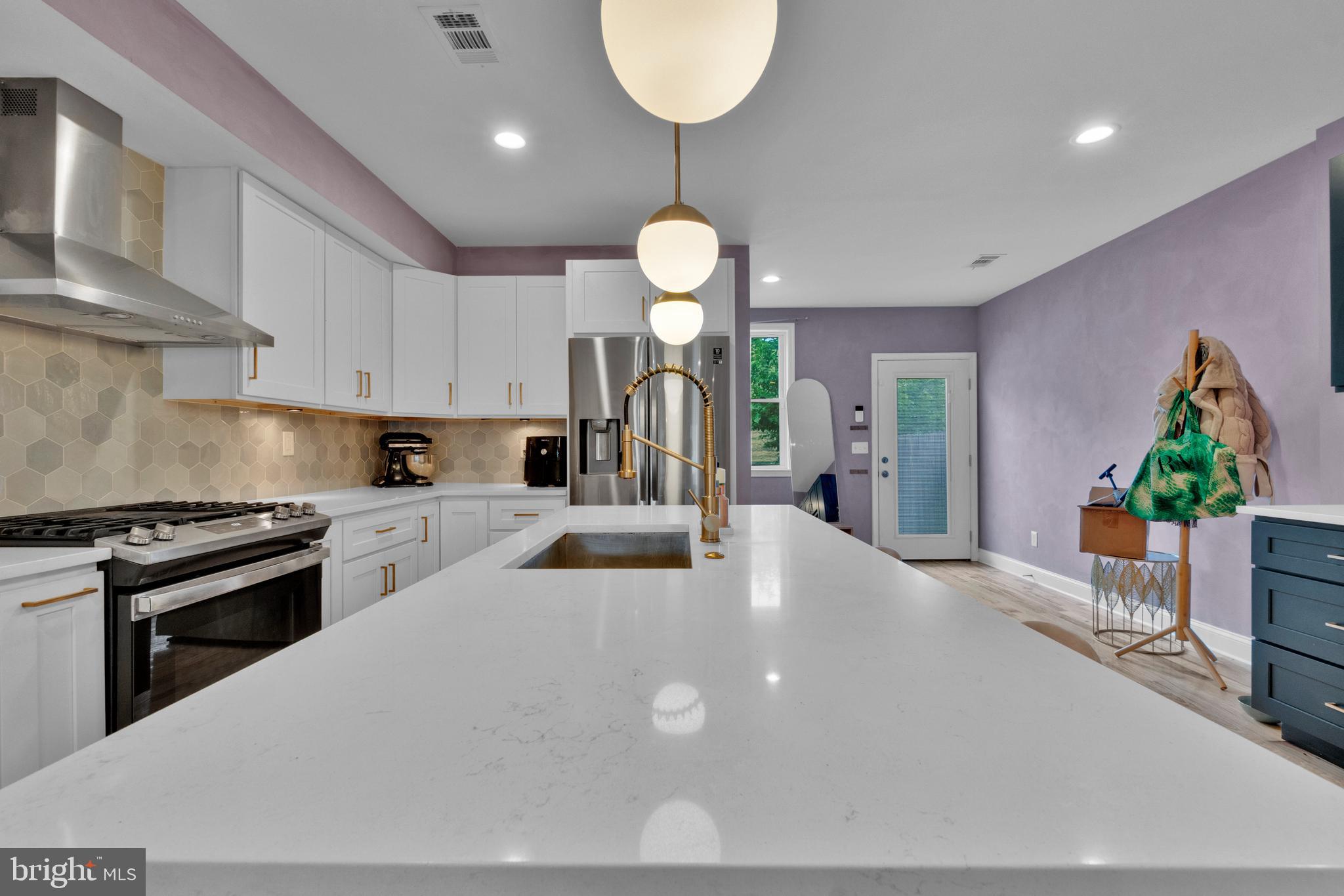 624 West 33rd Street Baltimore, MD 21211 - Photo 17 of 36 Kitchen with Quartz Counters