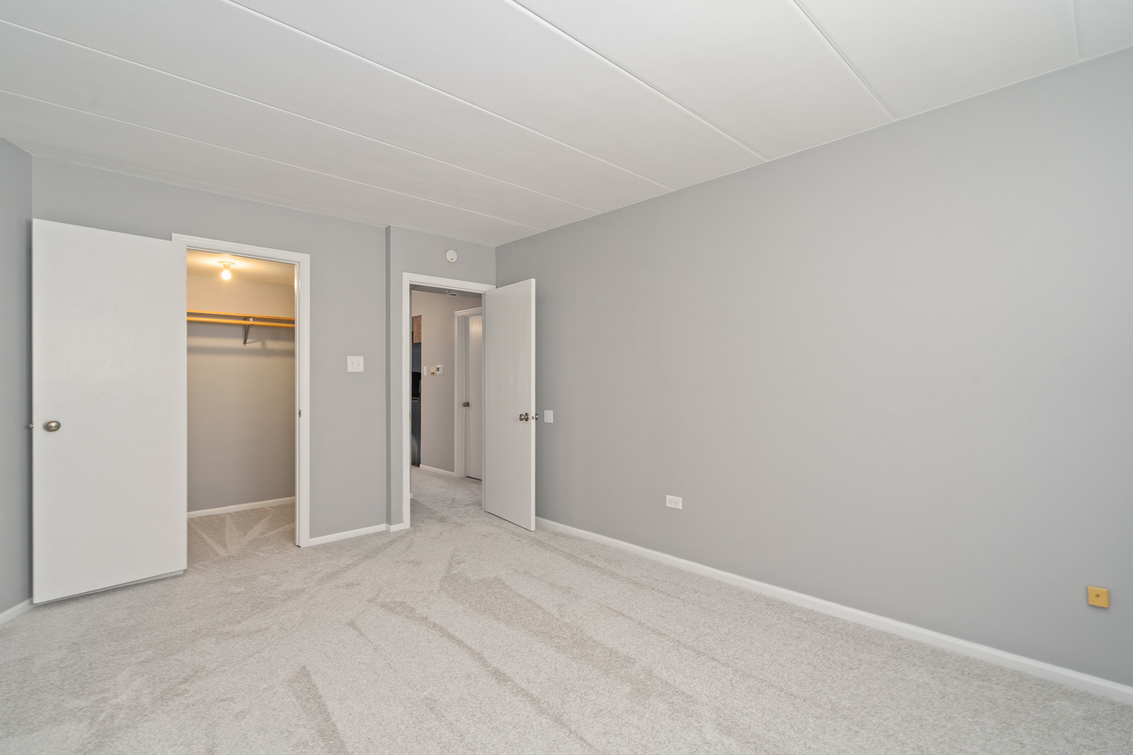 9812 Nottingham Avenue, Unit 14 Chicago Ridge, IL 60415 - Photo 16 of 24 a view of an empty room