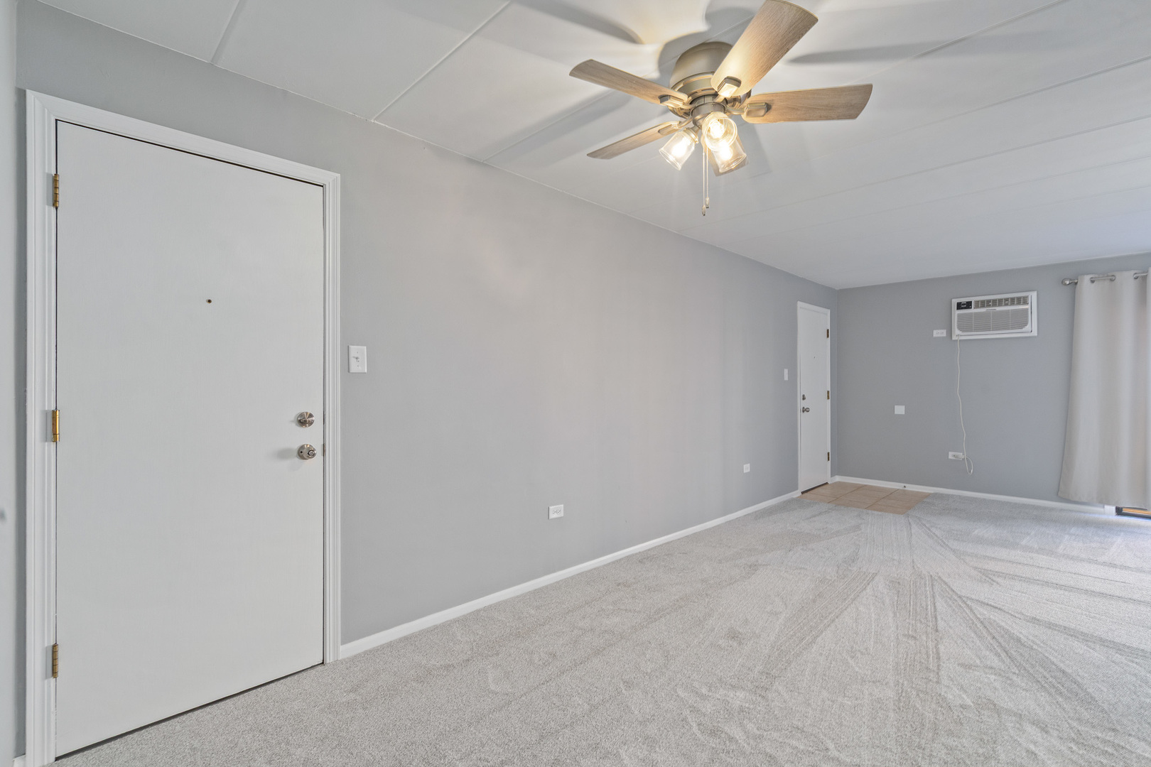 9812 Nottingham Avenue, Unit 14 Chicago Ridge, IL 60415 - Photo 10 of 24 a view of an empty room