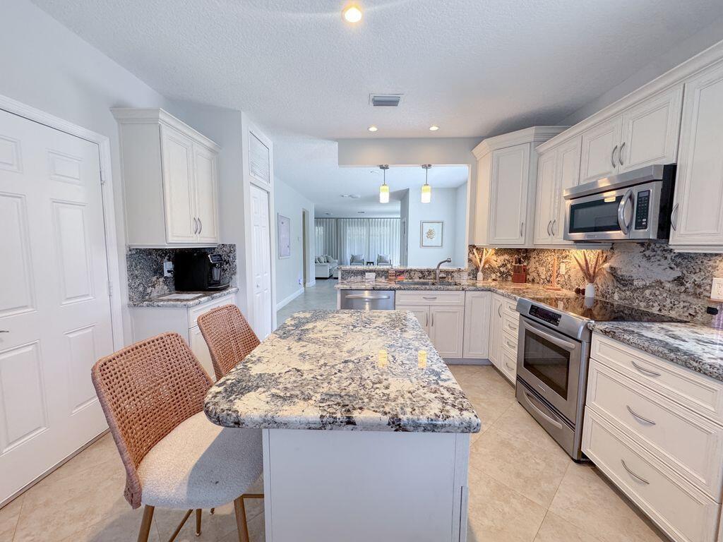 6819 Via Regina Boca Raton, FL 33433 - Photo 7 of 20 FDruHBtQ