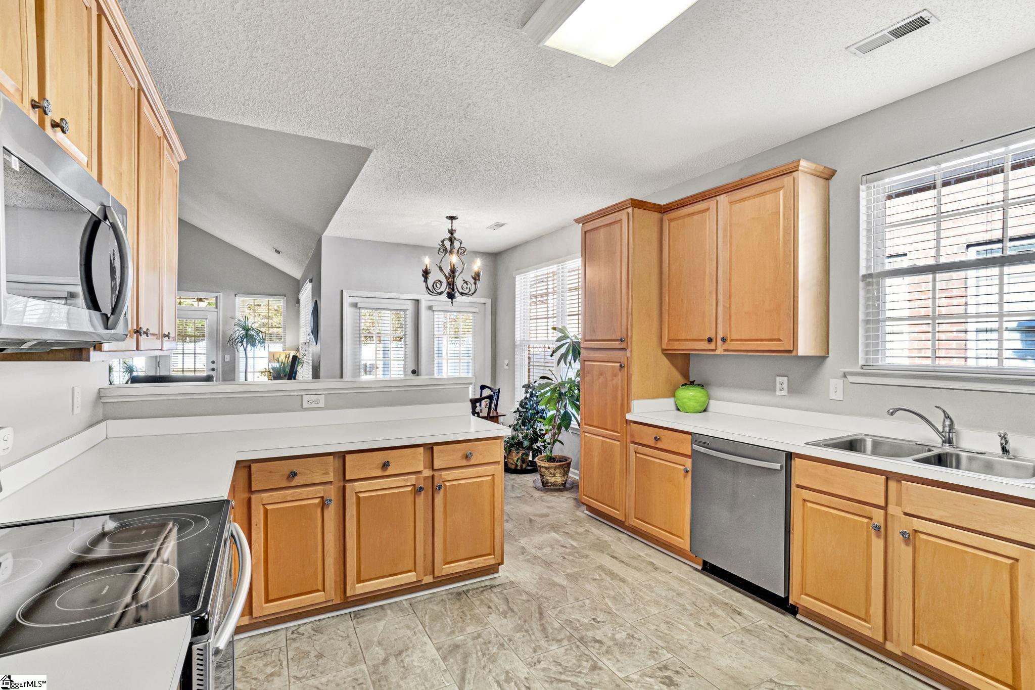 111 Lansfair Way Greenville, SC 29607 - Photo 17 of 42