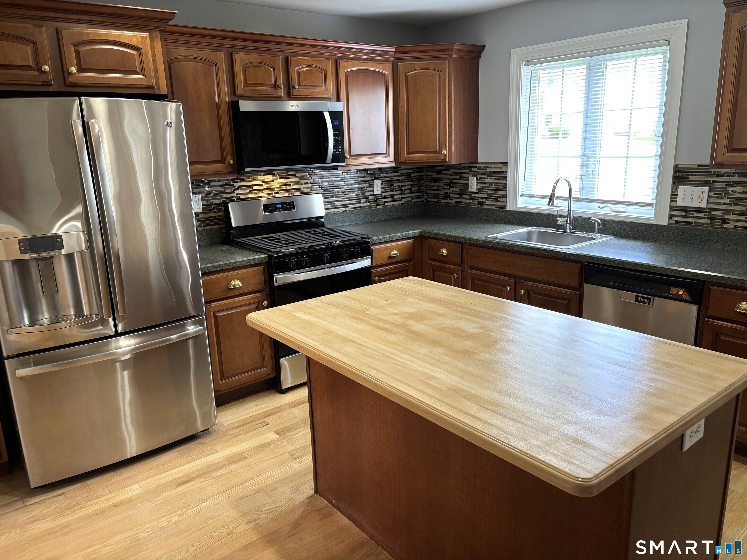 1260 Cutspring Road, Unit 1260 Stratford, CT 06614 - Photo 3 of 28