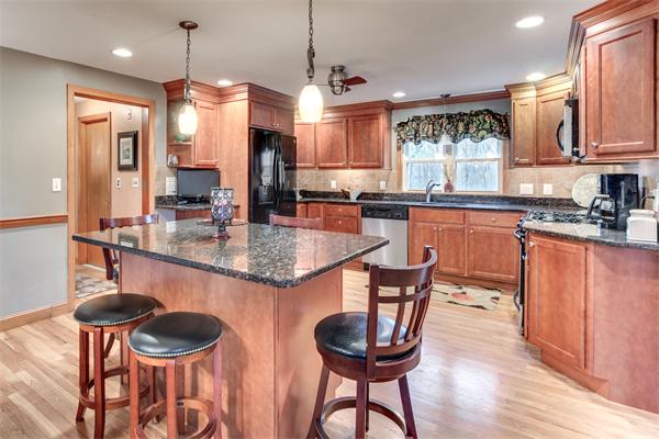 12 Oakland Road North Reading, MA 01864 - Photo 11 of 30 Gallery Image 11