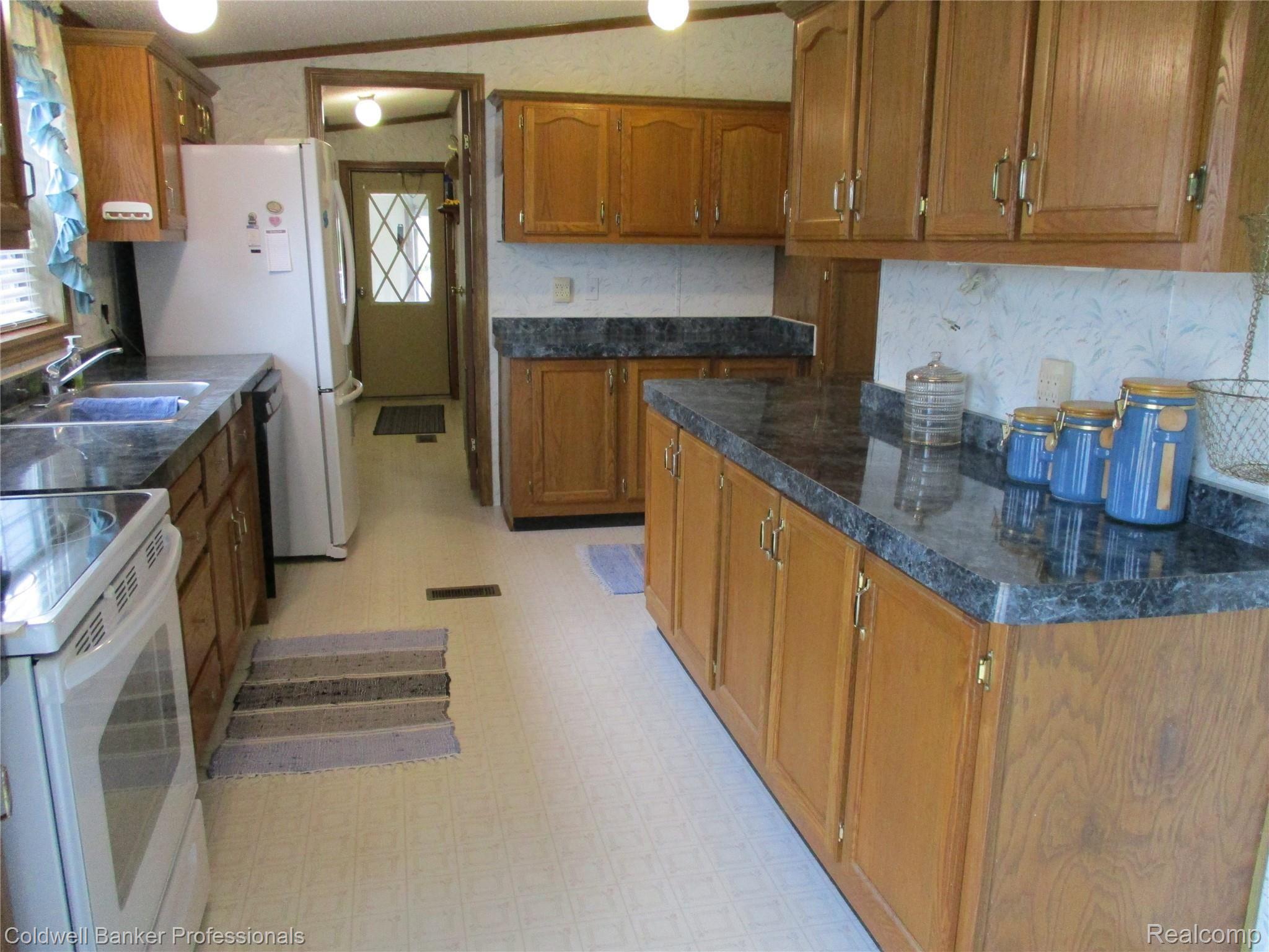 9423 Goodall Road Durand, MI 48429 - Photo 8 of 39 5 KITCHEN.JPG